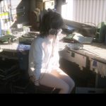 女生 白色衬衫 耳机 房间 书桌 4k动漫壁纸